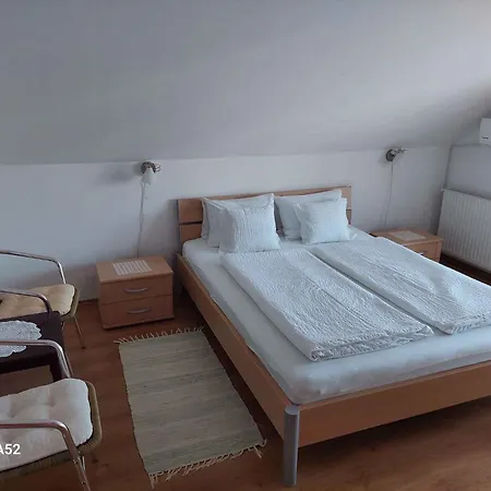 With A - C In 55117 公寓